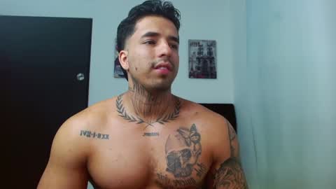 Snapshot of darius_phoenix chatting on September 10, 9:46 pm Darius Phoenix online show from September 10, 9:46 pm