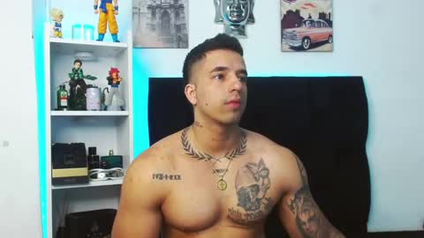 Snapshot of darius_phoenix chatting on December 14, 8:18 pm Darius Phoenix online show from December 14, 8:18 pm
