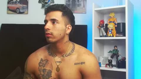 Snapshot of darius_phoenix chatting on March 4, 3:33 am Darius Phoenix online show from March 4, 3:33 am