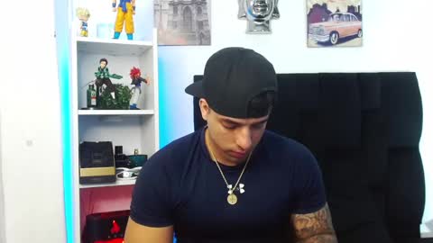 Snapshot of darius_phoenix chatting on December 24, 3:27 am Darius Phoenix online show from December 24, 3:27 am