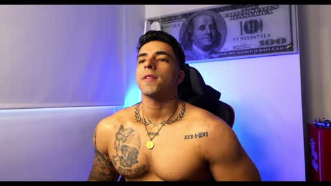 Snapshot of darius_phoenix chatting on February 5, 3:31 pm Darius Phoenix online show from February 5, 3:31 pm