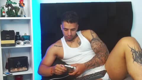 Snapshot of darius_phoenix chatting on December 4, 10:57 am Darius Phoenix online show from December 4, 10:57 am