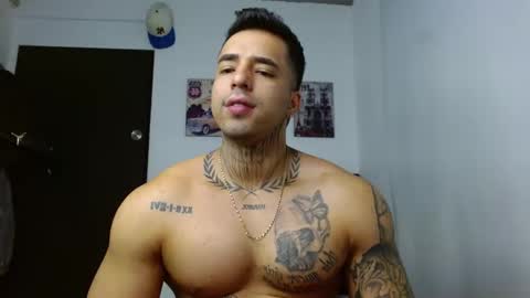 Snapshot of darius_phoenix chatting on October 17, 8:13 pm Darius Phoenix online show from October 17, 8:13 pm