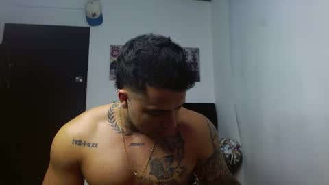 Snapshot of darius_phoenix chatting on October 16, 12:29 am Darius Phoenix online show from October 16, 12:29 am