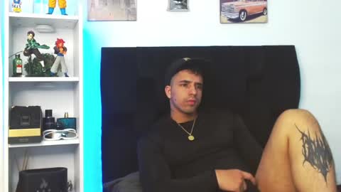 Snapshot of darius_phoenix chatting on December 3, 7:08 am Darius Phoenix online show from December 3, 7:08 am