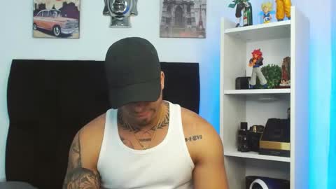 Snapshot of darius_phoenix chatting on January 12, 12:18 am Darius Phoenix online show from January 12, 12:18 am