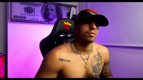 Snapshot of darius_phoenix chatting on February 18, 6:48 am Darius Phoenix online show from February 18, 6:48 am