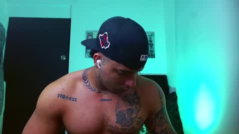 Snapshot of darius_phoenix chatting on September 12, 10:43 pm Darius Phoenix online show from September 12, 10:43 pm