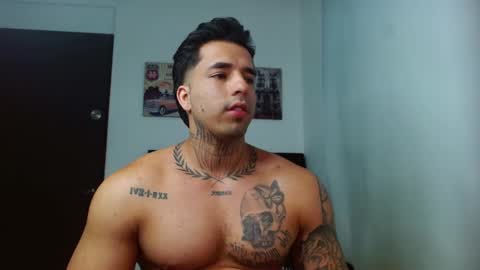 Snapshot of darius_phoenix chatting on September 11, 9:47 pm Darius Phoenix online show from September 11, 9:47 pm
