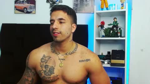 Snapshot of darius_phoenix chatting on December 22, 11:22 am Darius Phoenix online show from December 22, 11:22 am