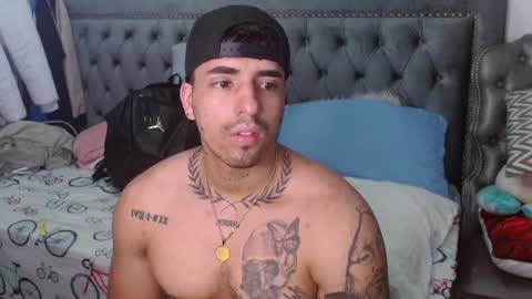 Snapshot of darius_phoenix chatting on February 19, 12:11 pm Darius Phoenix online show from February 19, 12:11 pm