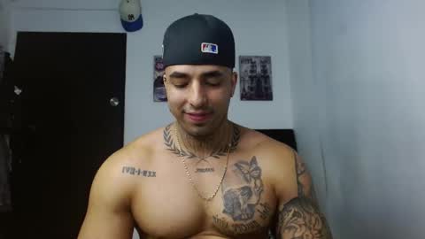 Snapshot of darius_phoenix chatting on October 14, 11:34 pm Darius Phoenix online show from October 14, 11:34 pm