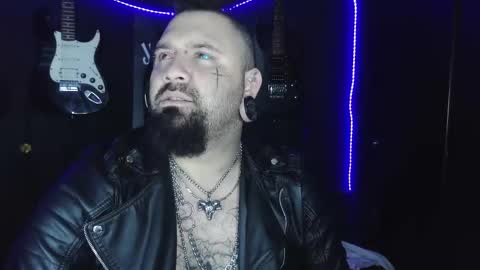 darkclothes online show from December 3, 11:27 am