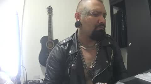 darkclothes online show from January 19, 5:58 am