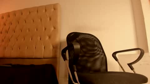 darkknightx01 online show from September 16, 7:09 am