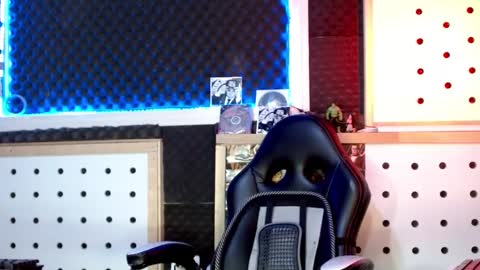 Snapshot of darko0717 chatting on December 9, 12:56 am DARKO0717 online show from December 9, 12:56 am