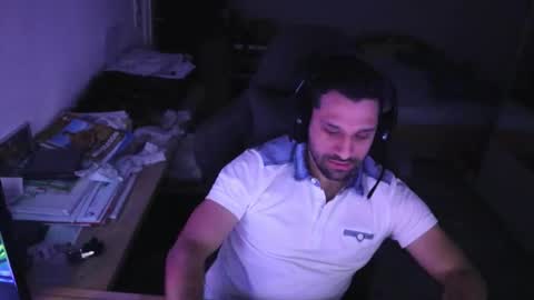 Snapshot of darkschneider_ chatting on September 30, 5:35 am darkschneider_ online show from September 30, 5:35 am