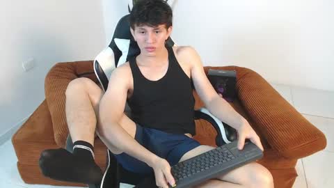 darrencolleen online show from April 20, 11:51 pm