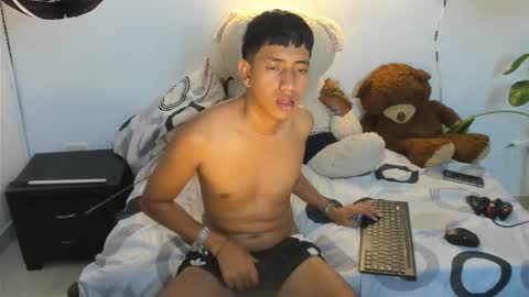 darwinandbrayan online show from March 8, 7:29 pm