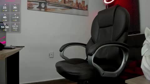 Snapshot of dash_bukoski chatting on September 23, 12:48 pm Dash online show from September 23, 12:48 pm