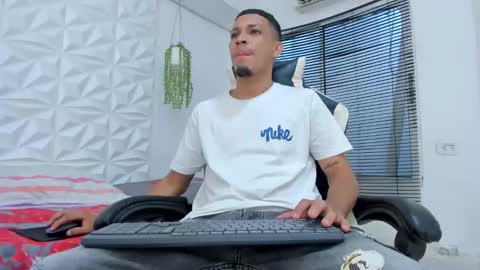 Snapshot of dave_skinnycum420 chatting on September 15, 12:39 pm dave online show from September 15, 12:39 pm