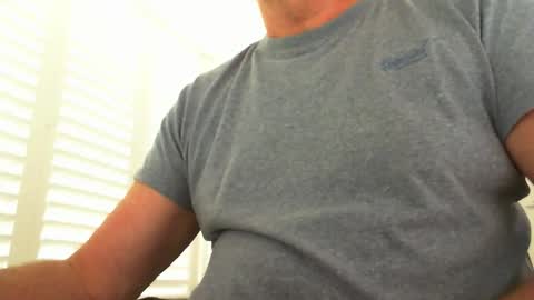 davesu12345 online show from October 17, 8:29 am