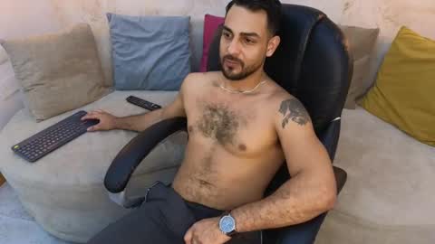 Snapshot of david_oliveira chatting on February 10, 1:33 pm JF oliveira online show from February 10, 1:33 pm