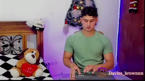 Snapshot of davies_brown chatting on December 31, 8:12 pm Davies brown schedule 12pm to 5pm col time online show from December 31, 8:12 pm