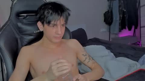 Snapshot of davisross chatting on January 24, 10:53 am davis online show from January 24, 10:53 am