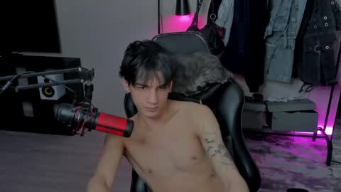 Snapshot of davisross chatting on February 14, 2:33 pm davis online show from February 14, 2:33 pm