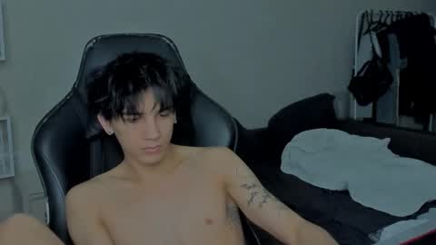 Snapshot of davisross chatting on December 27, 5:09 am davis online show from December 27, 5:09 am