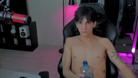 Snapshot of davisross chatting on January 31, 9:48 pm davis online show from January 31, 9:48 pm