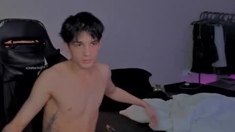 Snapshot of davisross chatting on January 30, 11:13 pm davis online show from January 30, 11:13 pm