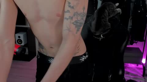 Snapshot of davisross chatting on February 3, 12:25 am davis online show from February 3, 12:25 am