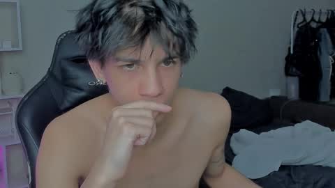 Snapshot of davisross chatting on December 17, 3:28 am davis online show from December 17, 3:28 am