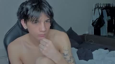 Snapshot of davisross chatting on December 22, 10:58 pm davis online show from December 22, 10:58 pm