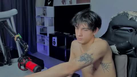 Snapshot of davisross chatting on September 23, 6:02 am davis online show from September 23, 6:02 am