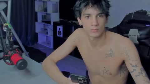 Snapshot of davisross chatting on October 15, 10:12 am davis online show from October 15, 10:12 am