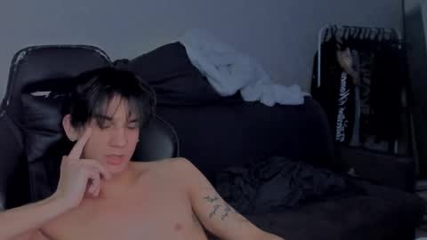 Snapshot of davisross chatting on January 14, 11:42 am davis online show from January 14, 11:42 am