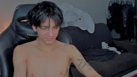 Snapshot of davisross chatting on January 5, 6:35 pm davis online show from January 5, 6:35 pm