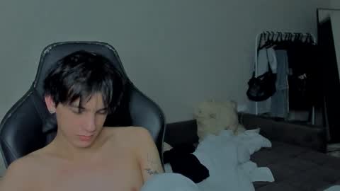 Snapshot of davisross chatting on December 29, 10:03 pm davis online show from December 29, 10:03 pm