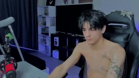 Snapshot of davisross chatting on September 19, 5:19 am davis online show from September 19, 5:19 am