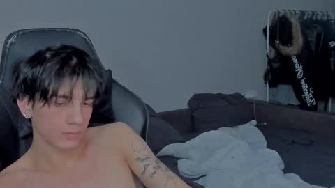 Snapshot of davisross chatting on January 11, 4:03 pm davis online show from January 11, 4:03 pm