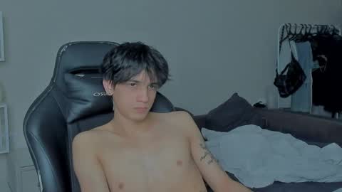 Snapshot of davisross chatting on December 28, 12:25 pm davis online show from December 28, 12:25 pm