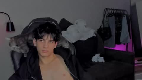 Snapshot of davisross chatting on January 21, 8:11 pm davis online show from January 21, 8:11 pm