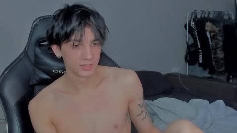 Snapshot of davisross chatting on January 9, 8:55 pm davis online show from January 9, 8:55 pm