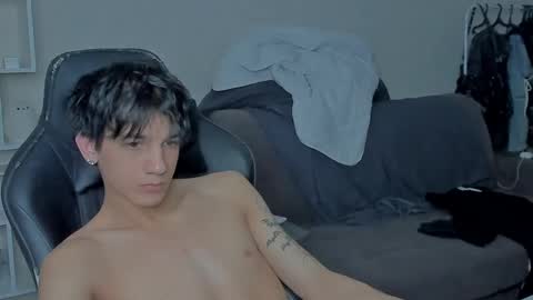 Snapshot of davisross chatting on December 15, 11:53 pm davis online show from December 15, 11:53 pm