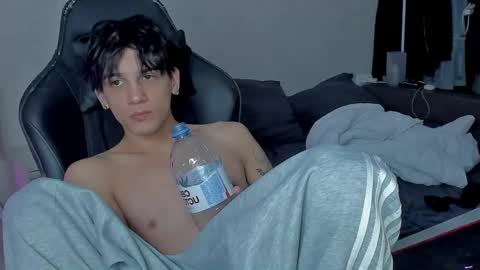 Snapshot of davisross chatting on December 5, 8:34 pm davis online show from December 5, 8:34 pm