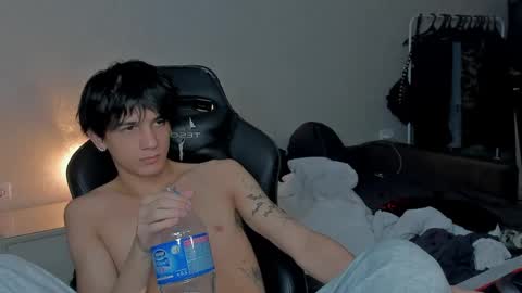 Snapshot of davisross chatting on January 2, 11:49 pm davis online show from January 2, 11:49 pm