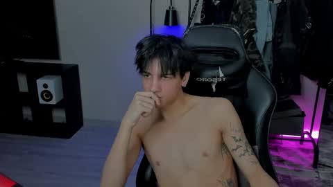 Snapshot of davisross chatting on February 10, 7:26 am davis online show from February 10, 7:26 am